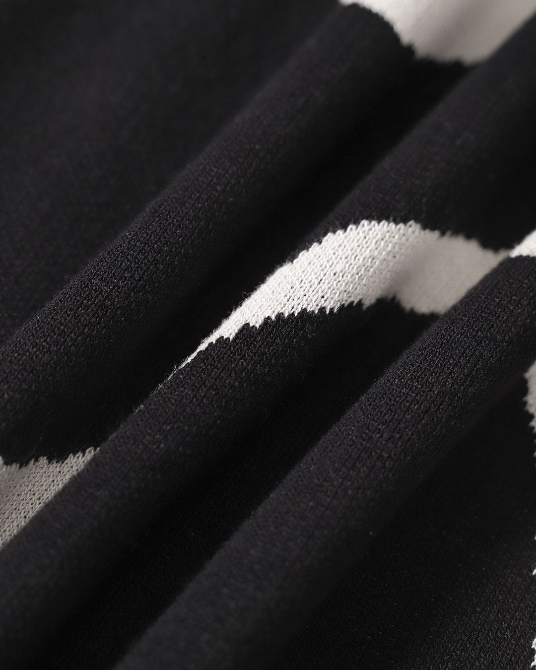 Charlotte™ | Robe midi noire avec fente sirène