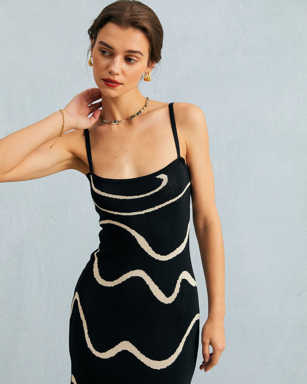 Charlotte™ | Robe midi noire avec fente sirène
